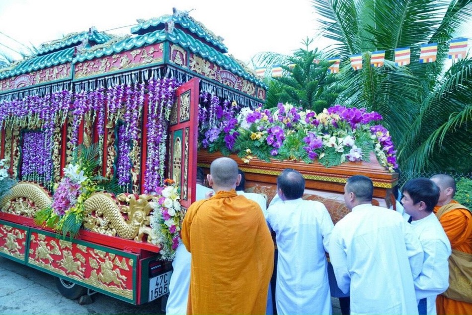 Cung thỉnh kim quan Hòa thượng đến nơi làm lễ trà-tỳ Cung thỉnh kim quan Hòa thượng đến nơi làm lễ trà-tỳ