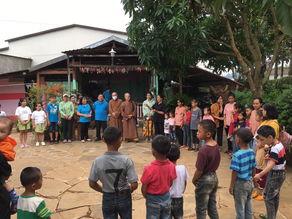 Sinh hoạt vui chơi cùng các em nhân Tết Thiếu nhi Sinh hoạt vui chơi cùng các em nhân Tết Thiếu nhi