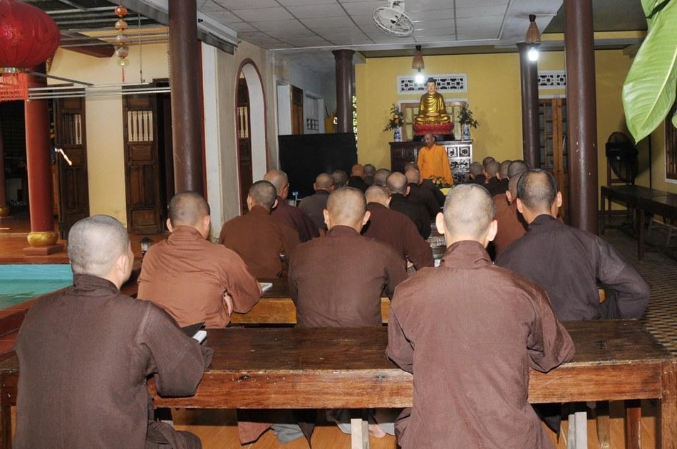 Lớp bồi dưỡng về Luật cho Tỳ-kheo trẻ tại đạo tràng Tịnh Độ Lớp bồi dưỡng về Luật cho Tỳ-kheo trẻ tại đạo tràng Tịnh Độ