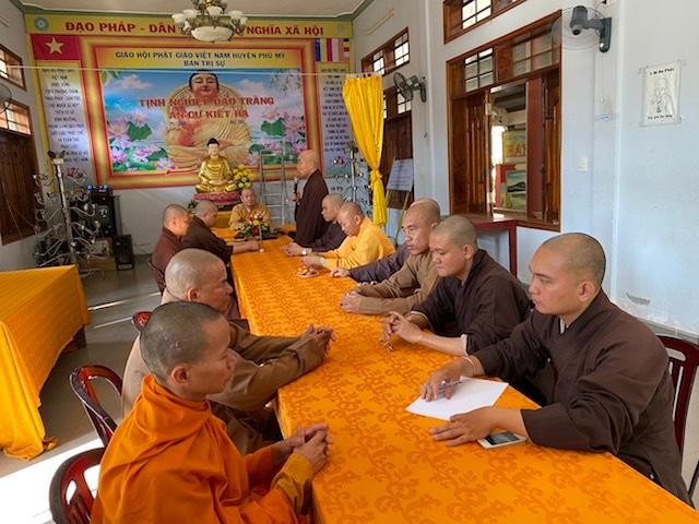 Đại chúng có cuộc họp đầu tiên để bầu ra Ban Điều hành khoá tu Đại chúng có cuộc họp đầu tiên để bầu ra Ban Điều hành khoá tu