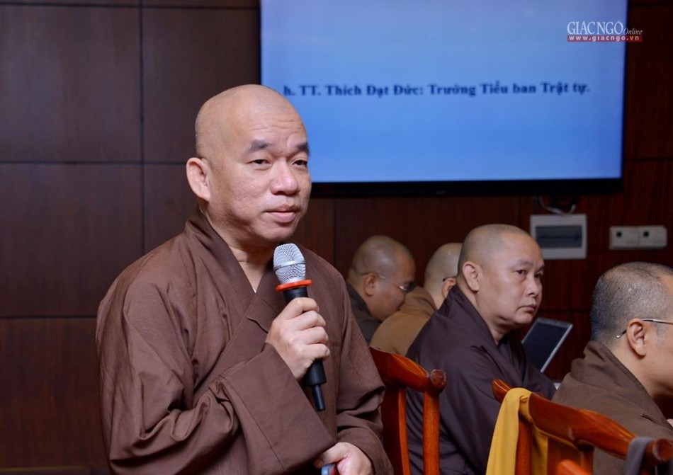 Thượng tọa Thích Nhật Thiện báo cáo về công tác trật tự Thượng tọa Thích Nhật Thiện báo cáo về công tác trật tự