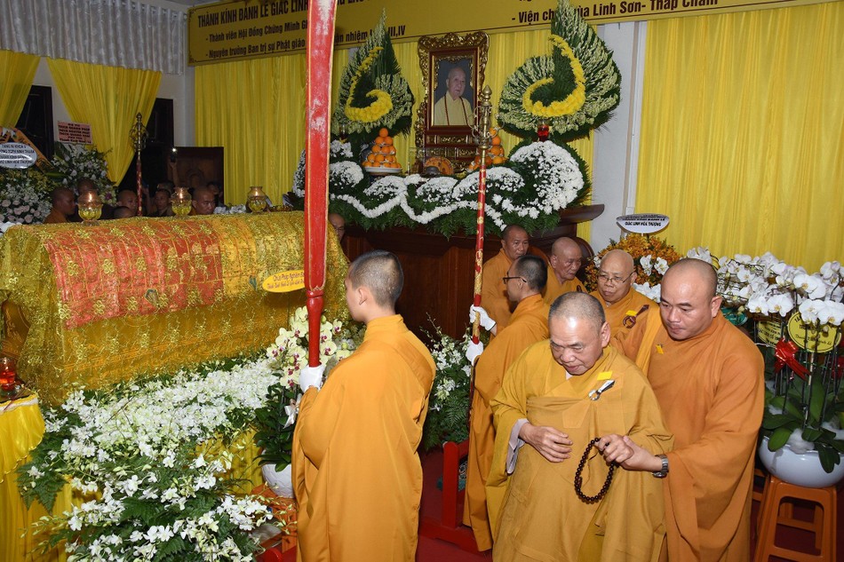 Chư tôn đức Hội đồng Trị sự hữu nhiễu kim quan Trưởng lão Hòa thượng Thích Đồng Tâm Chư tôn đức Hội đồng Trị sự hữu nhiễu kim quan Trưởng lão Hòa thượng Thích Đồng Tâm