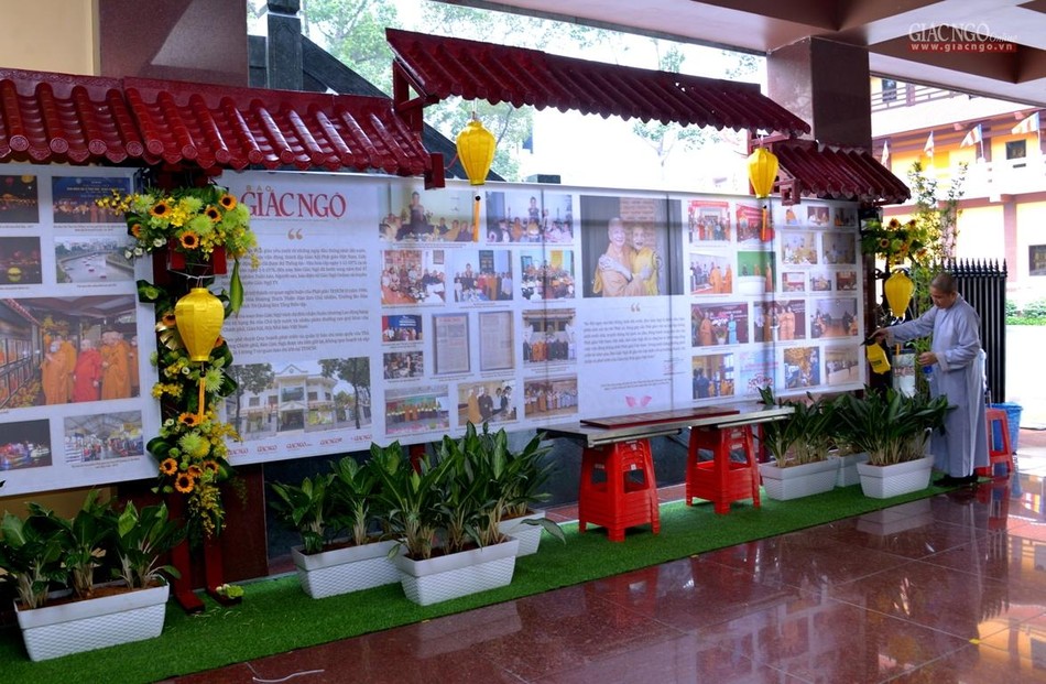Báo Giác Ngộ tham gia triển lãm tại Việt Nam Quốc Tự Báo Giác Ngộ tham gia triển lãm tại Việt Nam Quốc Tự