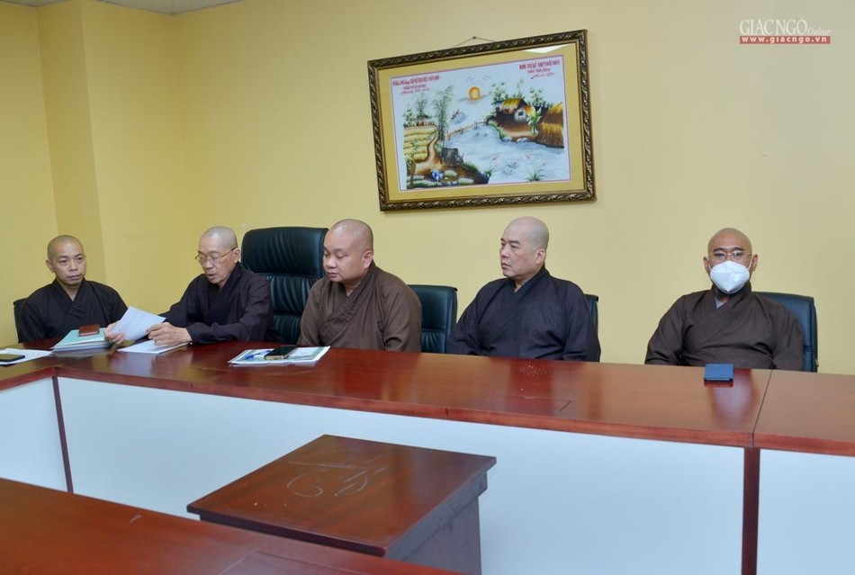 Đại diện Ủy ban MTTQVN quận 10, chư tôn đức tham dự Đại diện Ủy ban MTTQVN quận 10, chư tôn đức tham dự