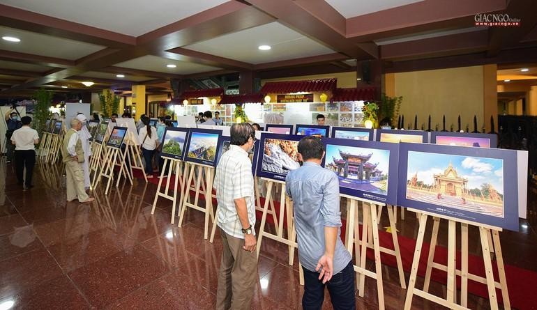 145 ảnh từ hội thi Phật giáo và dân tộc đang trưng bày tại sảnh Việt Nam Quốc Tự 145 ảnh từ hội thi Phật giáo và dân tộc đang trưng bày tại sảnh Việt Nam Quốc Tự
