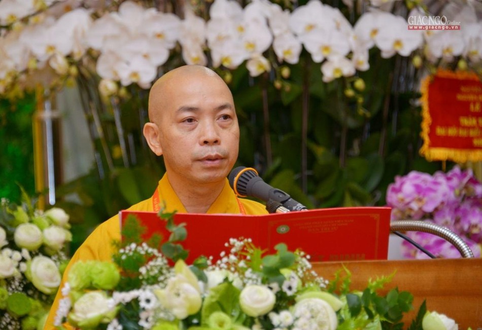 Thượng tọa Thích Quang Thạnh đọc quyết định công bố tặng Bằng tuyên dương công đức của Ban Thường trực Ban Trị sự GHPGVN TP.HCM Thượng tọa Thích Quang Thạnh đọc quyết định công bố tặng Bằng tuyên dương công đức của Ban Thường trực Ban Trị sự GHPGVN TP.HCM