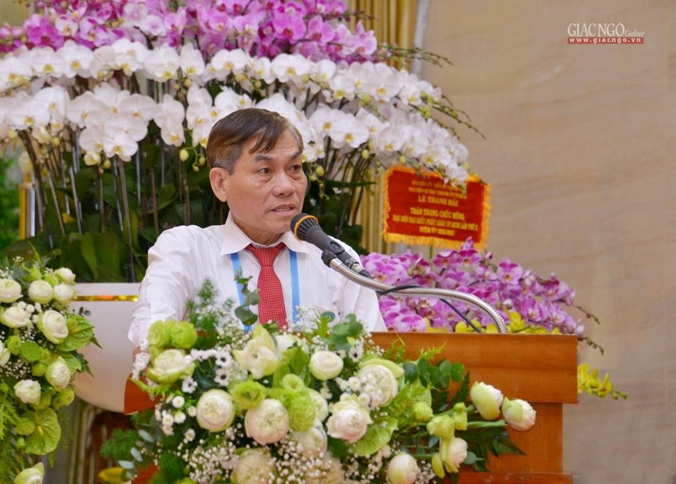Ông Lê Hoàng Vân, nguyên Phó Trưởng ban Tôn giáo TP.HCM trình bày tham luận Ông Lê Hoàng Vân, nguyên Phó Trưởng ban Tôn giáo TP.HCM trình bày tham luận