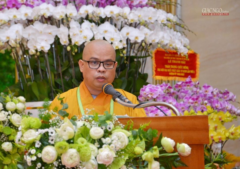 Đại đức Thích Thiện Châu, đại diện Ban Trị sự GHPGVN quận 3 trình bày tham luận Đại đức Thích Thiện Châu, đại diện Ban Trị sự GHPGVN quận 3 trình bày tham luận