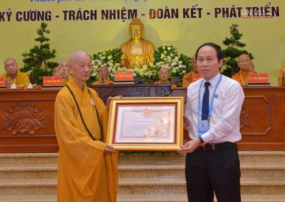 Chủ tịch nước đã tặng Huân chương Độc lập hạng Nhất đến Trưởng lão Hòa thượng Thích Trí Quảng