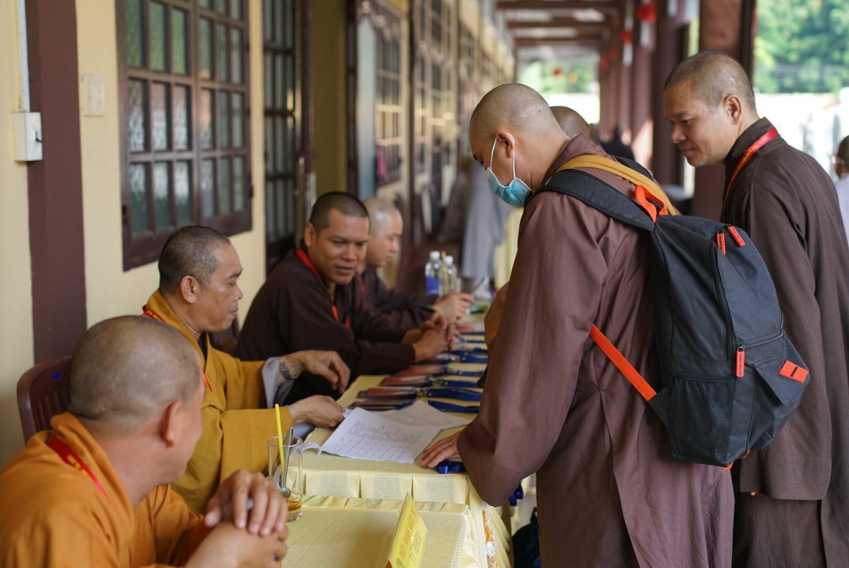 Giới tử Tăng đăng ký lưu trú tại tổ đình Hội Khánh Giới tử Tăng đăng ký lưu trú tại tổ đình Hội Khánh