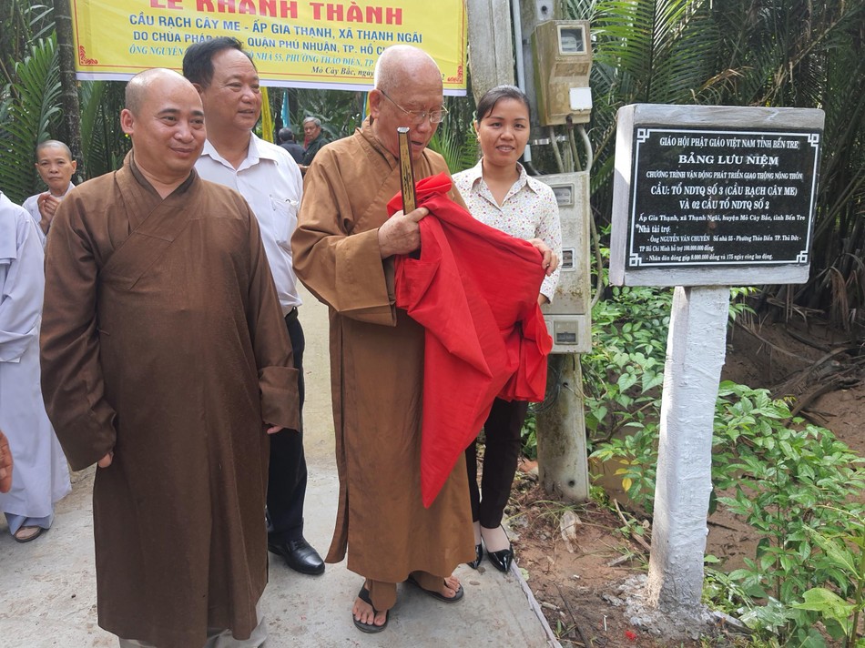 Cầu Rạch Cây Me được đưa vào sử dụng Cầu Rạch Cây Me được đưa vào sử dụng