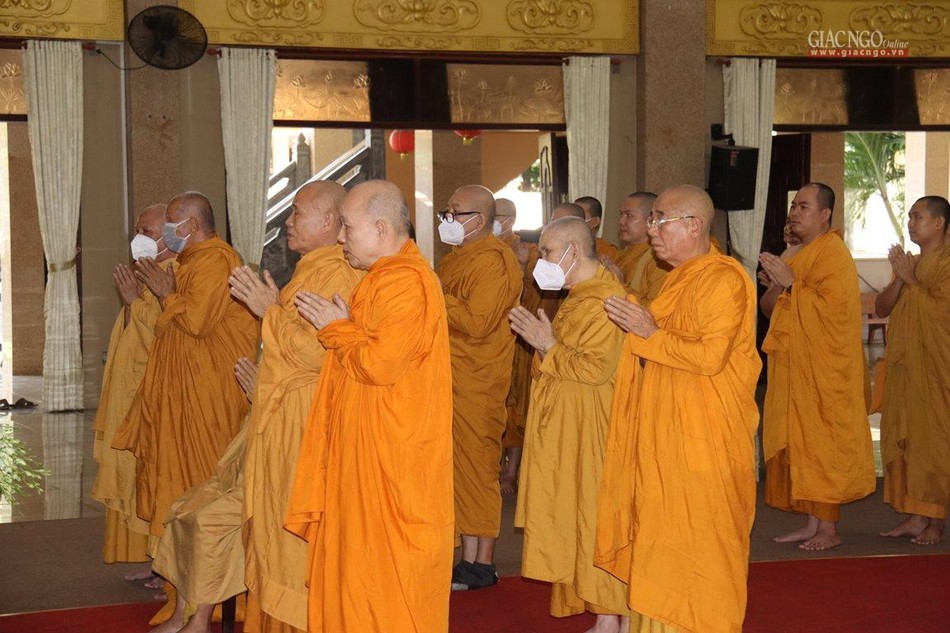 Chư tôn đức Hệ phái Khất sĩ đảnh lễ Giác linh Trưởng lão Hòa thượng Chư tôn đức Hệ phái Khất sĩ đảnh lễ Giác linh Trưởng lão Hòa thượng