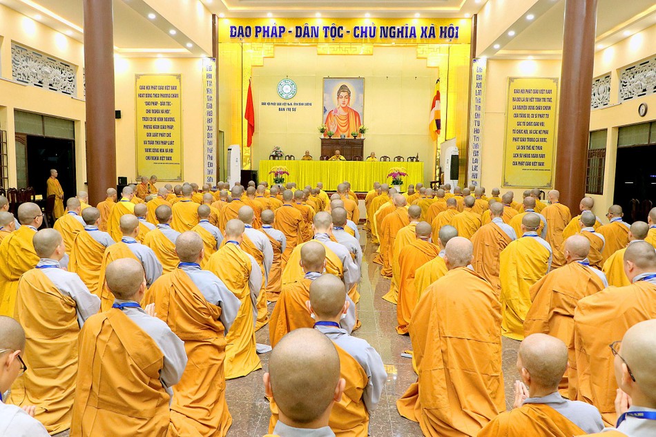 Gần 500 giới tử Tăng Ni được tấn đàn thọ nhận giới pháp tại hai giới trường Gần 500 giới tử Tăng Ni được tấn đàn thọ nhận giới pháp tại hai giới trường