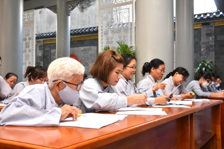 Phật tử nhiều lứa tuổi tham gia hội thi Phật tử nhiều lứa tuổi tham gia hội thi