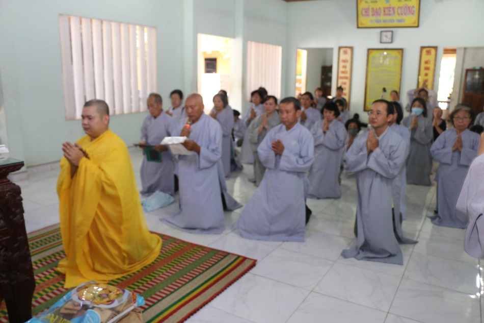 Đại diện đoàn tác bạch cúng dường Đại diện đoàn tác bạch cúng dường