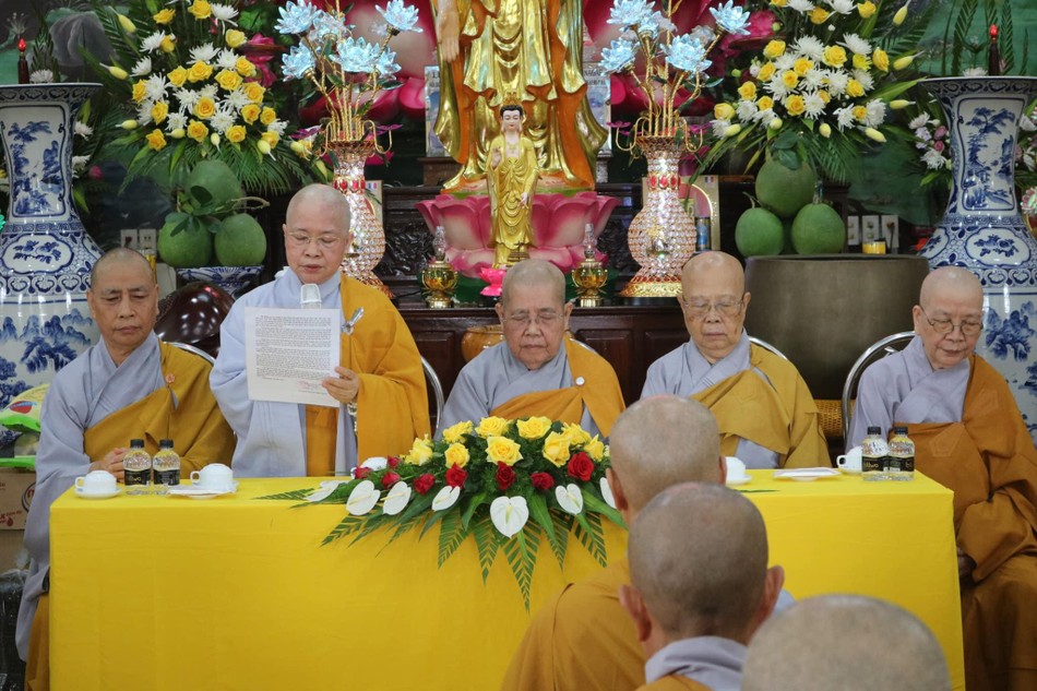 Ni trưởng Thích nữ Như Thảo đọc tâm thư của Ni trưởng Thích nữ Tịnh Nguyện gởi hành giả Ni Ni trưởng Thích nữ Như Thảo đọc tâm thư của Ni trưởng Thích nữ Tịnh Nguyện gởi hành giả Ni