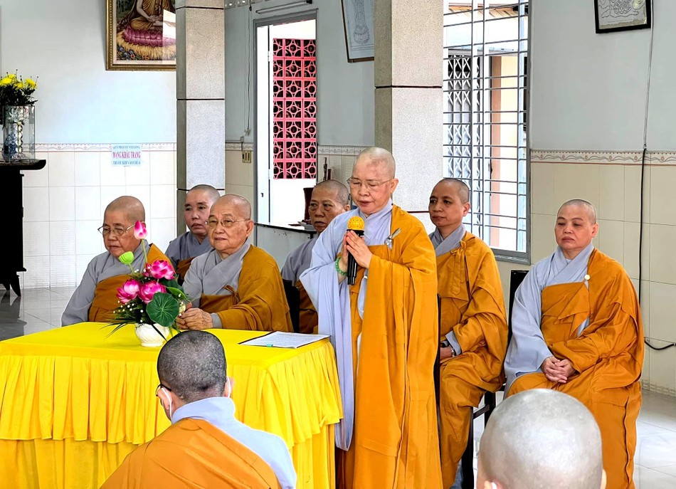 Thăm hỏi Ban Chức sự trường hạ