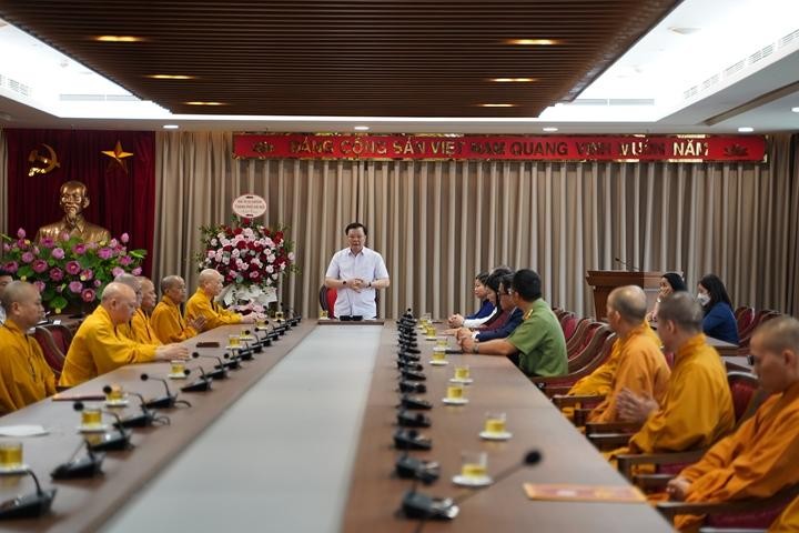 Bí thư Thành ủy Đinh Tiến Dũng phát biểu chúc mừng Bí thư Thành ủy Đinh Tiến Dũng phát biểu chúc mừng
