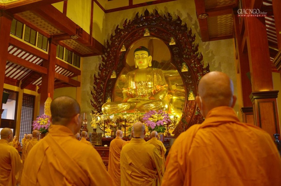 Sống trong tinh thần của giới luật, nuôi dưỡng các pháp thiện lành