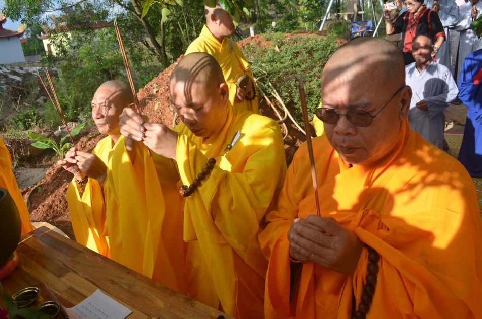 Niêm hương bạch Phật khởi công xây dựng công trình tôn tượng Quán Thế Âm