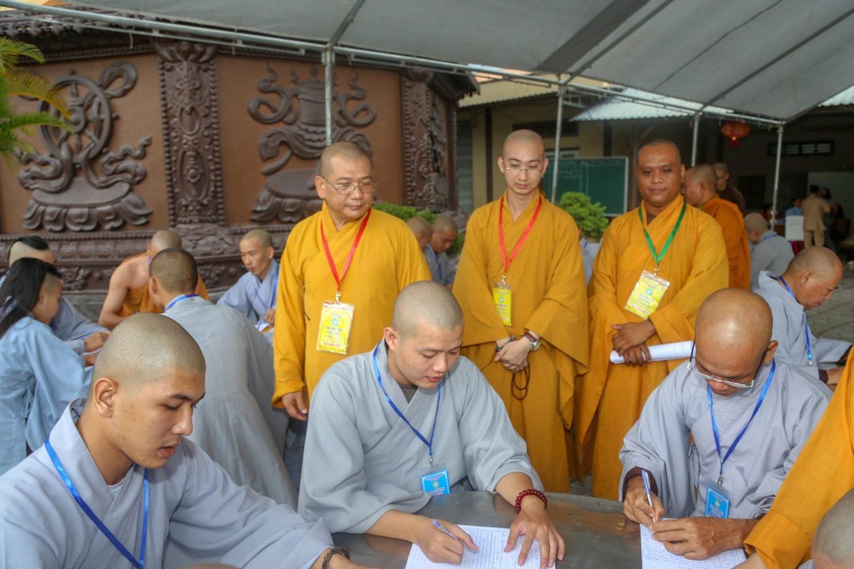 Các giới tử làm bài thi viết - Ảnh: Phương Đại Các giới tử làm bài thi viết - Ảnh: Phương Đại