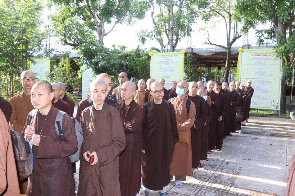 Giới tử Tăng vân tập về tổ đình Sắc Tứ Tịnh Quang làm thủ tục nhập chúng