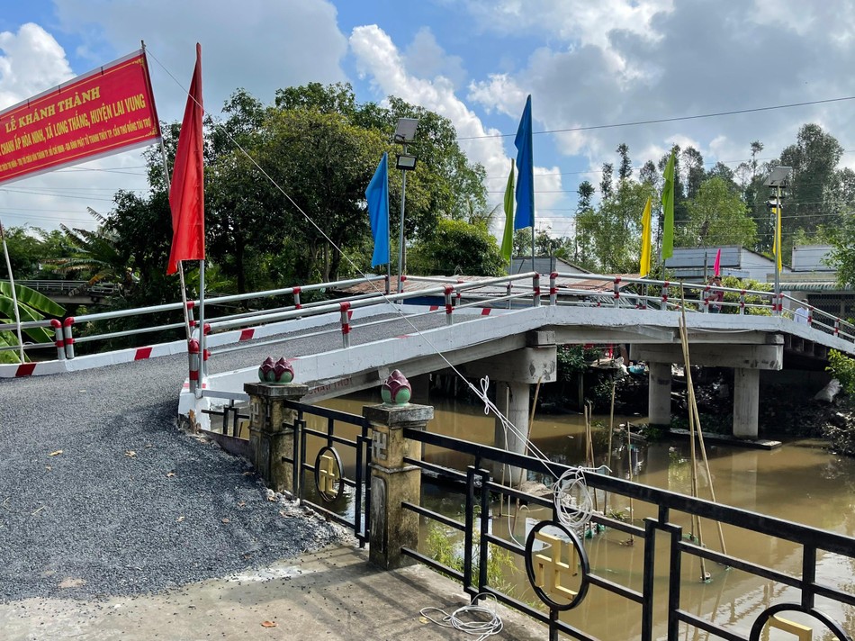 Cầu Cả Chanh tại ấp Hòa Ninh được đưa vào sử dụng - Ảnh: T.N Cầu Cả Chanh tại ấp Hòa Ninh được đưa vào sử dụng - Ảnh: T.N