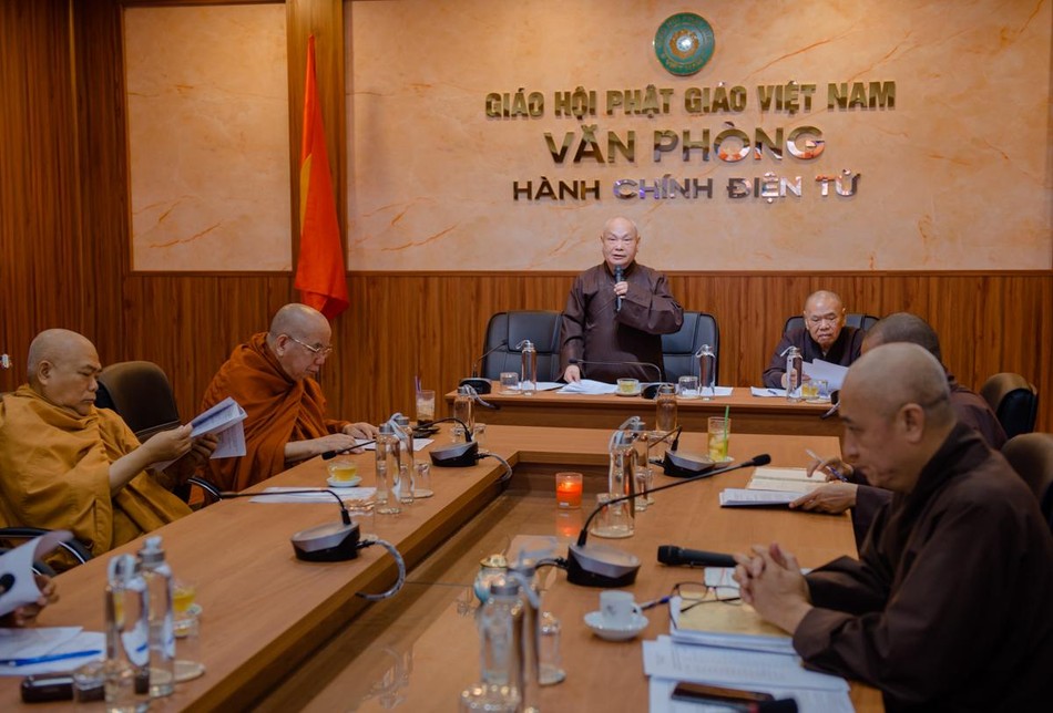 Hòa thượng Thích Thiện Nhơn phát biểu chỉ đạo tại buổi họp Hòa thượng Thích Thiện Nhơn phát biểu chỉ đạo tại buổi họp