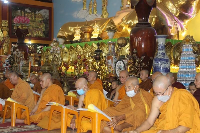 Chư tôn đức trì tụng kinh Tiểu bộ