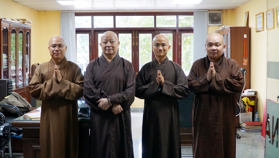 Hòa thượng Trưởng ban thăm văn phòng thuộc Ban Thư ký Ban Trị sự Hòa thượng Trưởng ban thăm văn phòng thuộc Ban Thư ký Ban Trị sự