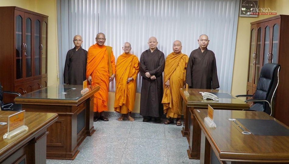 Tại phòng làm việc của chư tôn đức Phó Trưởng ban Trị sự Tại phòng làm việc của chư tôn đức Phó Trưởng ban Trị sự