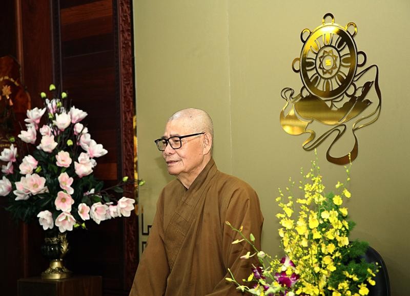 Hòa thượng Thích Châu Quang chủ trì buổi họp của Ban Thường trực