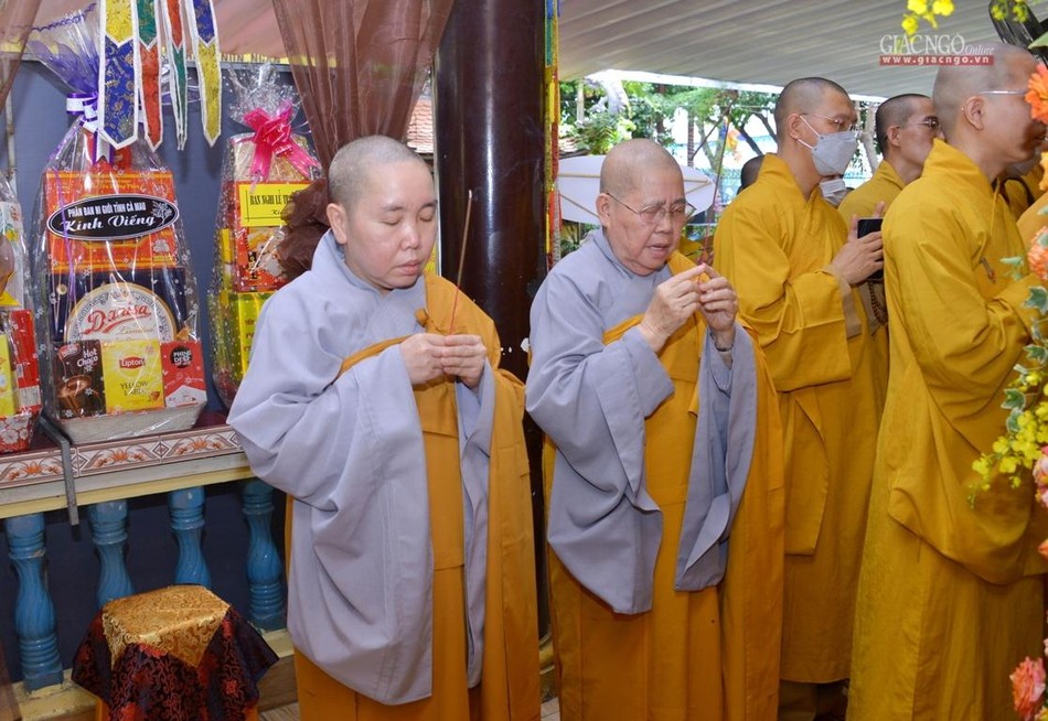 Chư Ni Phân ban Ni giới TP.HCM, Ban Quản viện Ni - Học viện Phật giáo VN tại TP.HCM viếng tang Chư Ni Phân ban Ni giới TP.HCM, Ban Quản viện Ni - Học viện Phật giáo VN tại TP.HCM viếng tang
