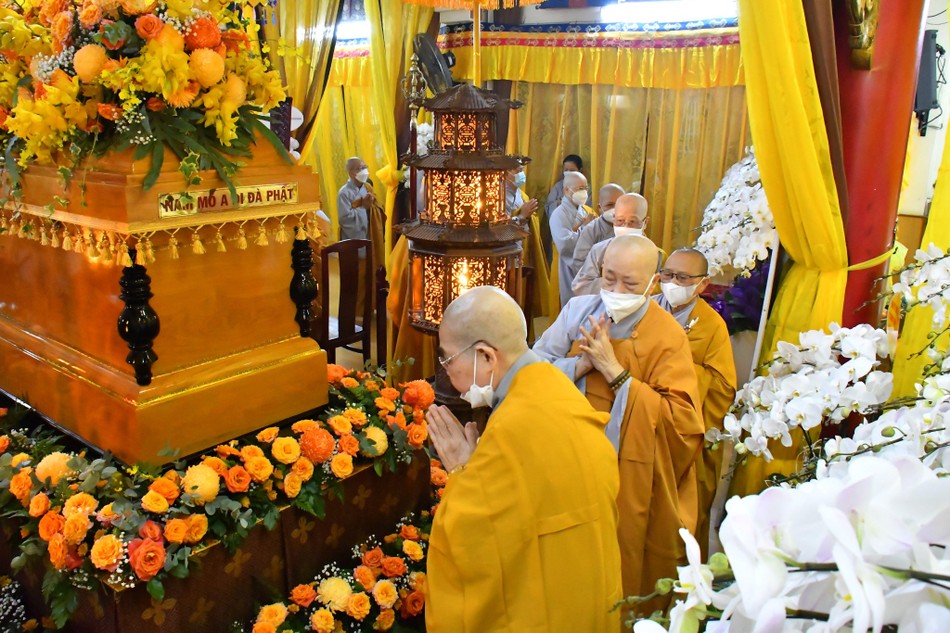 Nhiễu kim quan tiễn biệt người pháp lữ đồng hành Nhiễu kim quan tiễn biệt người pháp lữ đồng hành