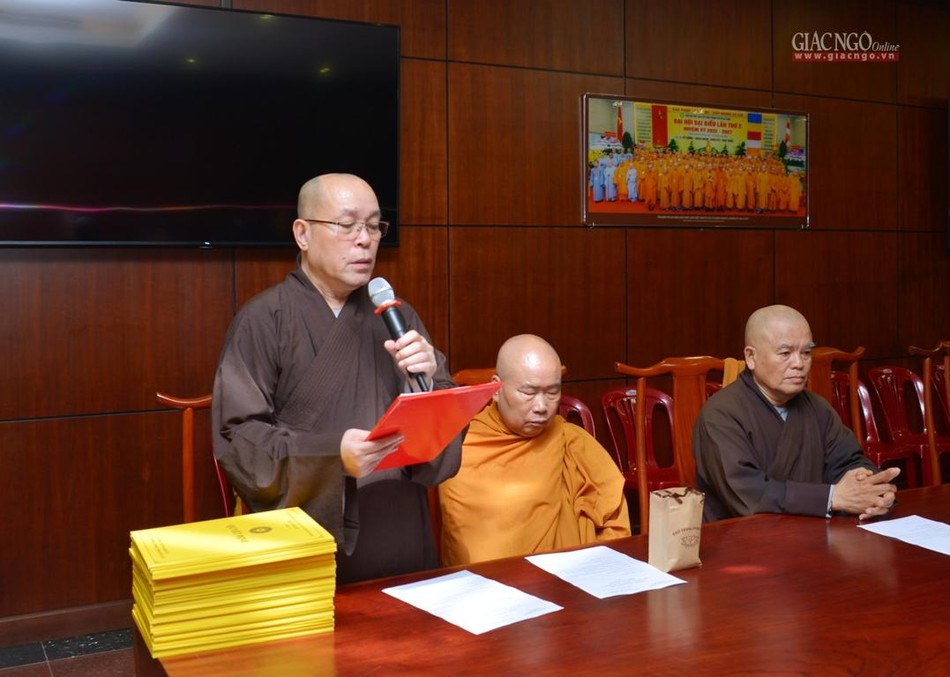 Thượng tọa Thích Đạt Đức, Ủy viên Thường trực, Phó Trưởng Thường trực Ban Tăng sự GHPGVN TP.HCM đọc Quyết định số 226/QĐ-BTS chuẩn y thành phần nhân sự Thượng tọa Thích Đạt Đức, Ủy viên Thường trực, Phó Trưởng Thường trực Ban Tăng sự GHPGVN TP.HCM đọc Quyết định số 226/QĐ-BTS chuẩn y thành phần nhân sự