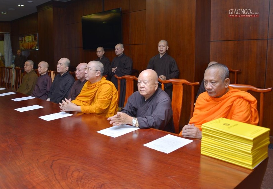 Chư tôn đức Ban Tăng sự GHPGVN TP.HCM gặp mặt, nhận quyết định nhân sự Chư tôn đức Ban Tăng sự GHPGVN TP.HCM gặp mặt, nhận quyết định nhân sự