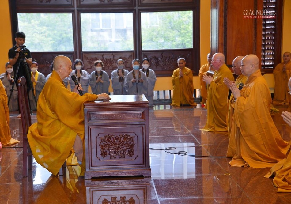 Đức Pháp chủ GHPGVN chúc mừng chư tôn đức tăng thêm tuổi hạ Đức Pháp chủ GHPGVN chúc mừng chư tôn đức tăng thêm tuổi hạ