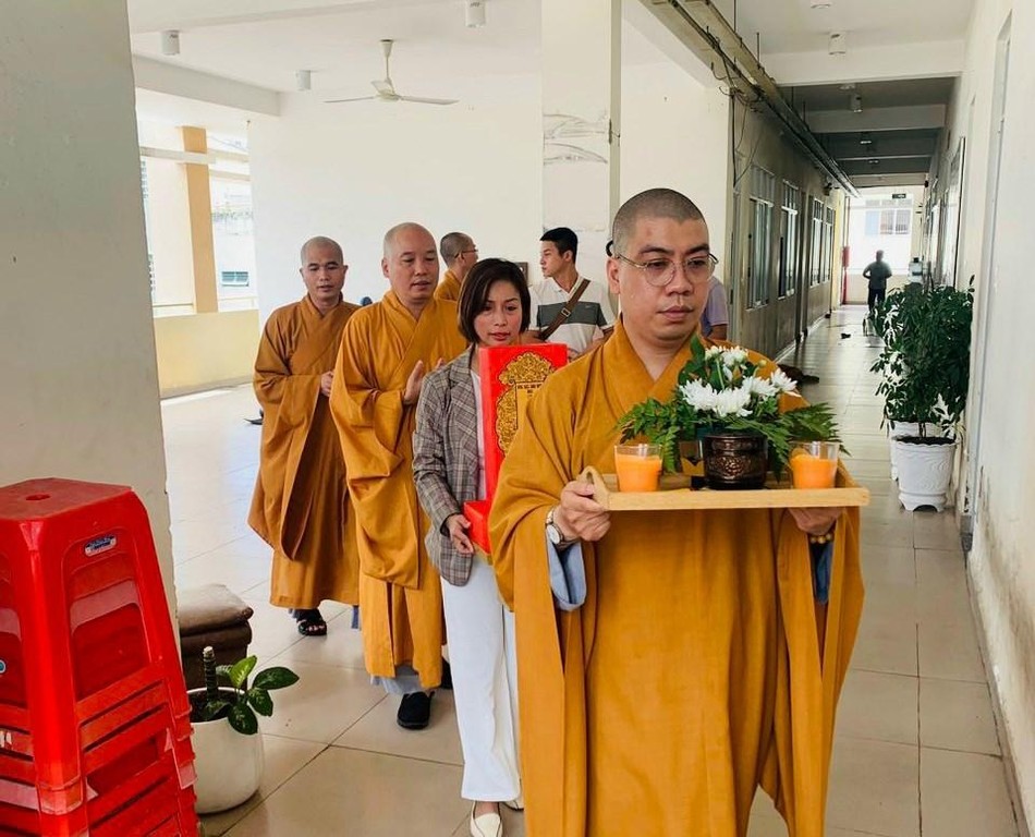 Rước anh linh đồng bào tử vong, cán bộ, chiến sĩ hy sinh trong đại dịch Covid-19 Rước anh linh đồng bào tử vong, cán bộ, chiến sĩ hy sinh trong đại dịch Covid-19