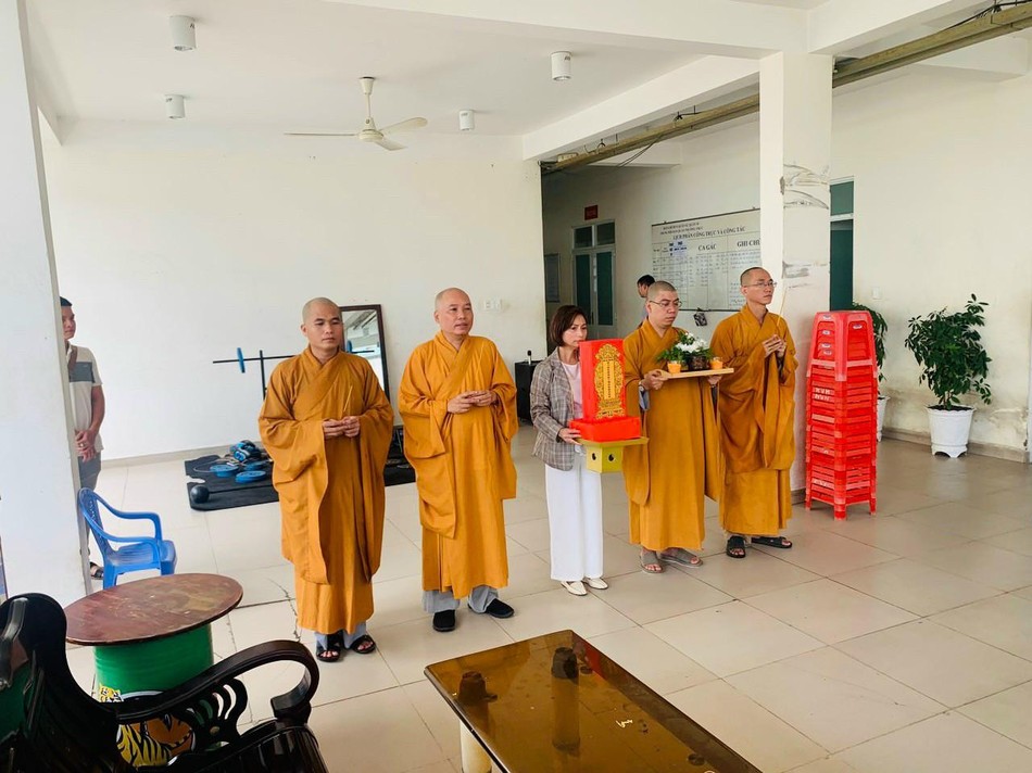 Rước linh vị về chùa nghe kinh Rước linh vị về chùa nghe kinh