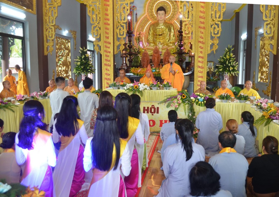 Thượng toạ Thích Huệ Giáo ban đạo từ đến Phật tử Thượng toạ Thích Huệ Giáo ban đạo từ đến Phật tử