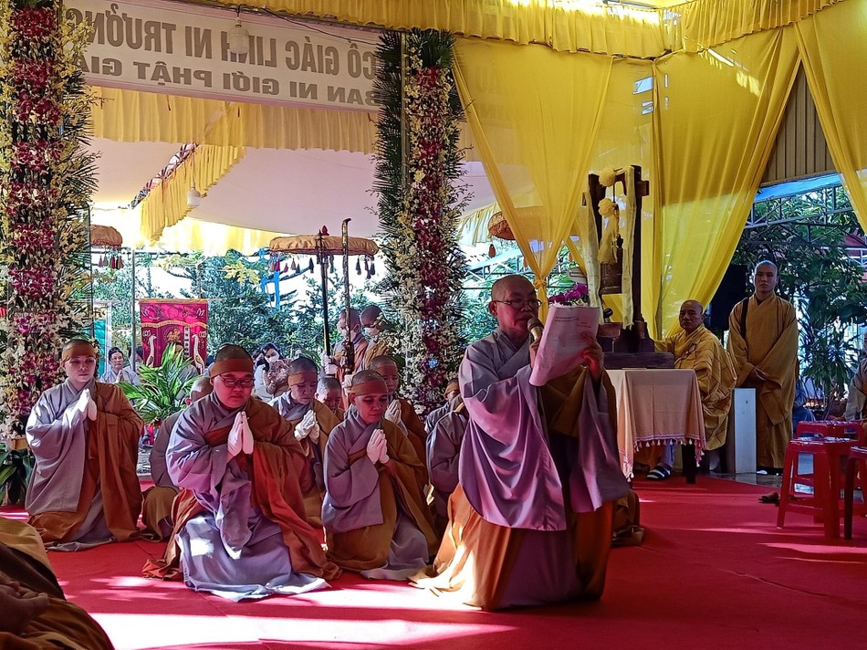 Cung tuyên tiểu sử cuộc đời hành đạo của cố Ni trưởng Cung tuyên tiểu sử cuộc đời hành đạo của cố Ni trưởng