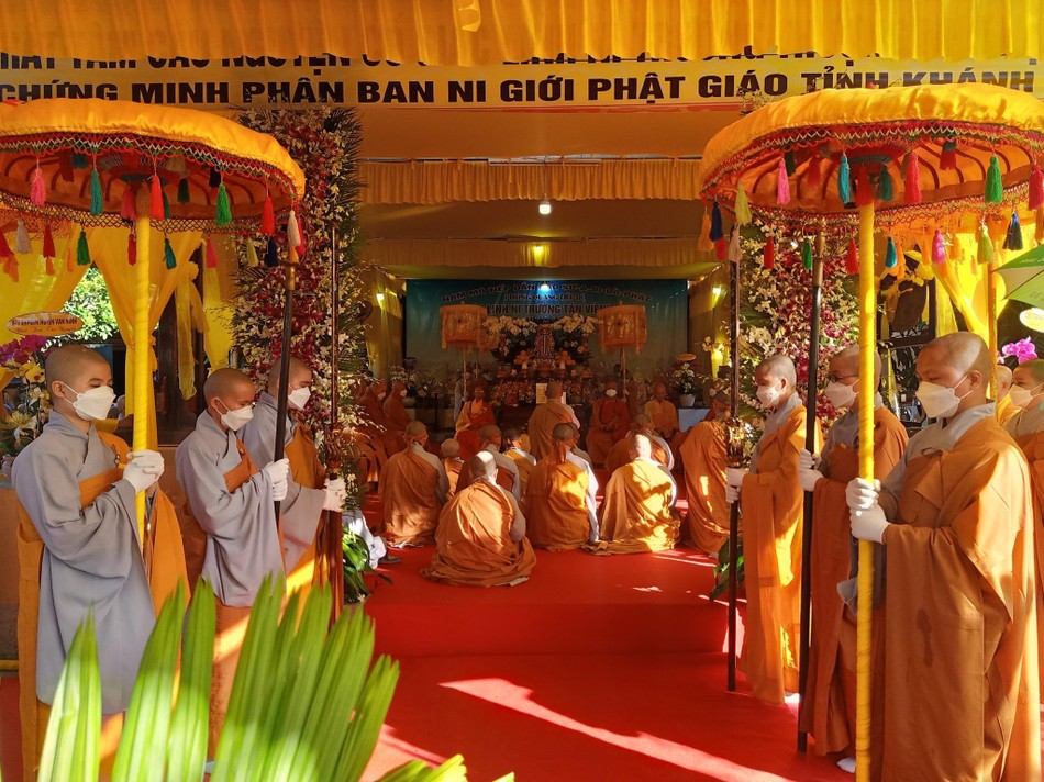 Đại diện môn đồ pháp quyến, Ni sư Thích nữ Đồng Nghiêm dâng lời cảm niệm tỏ lòng thương kính vô biên Đại diện môn đồ pháp quyến, Ni sư Thích nữ Đồng Nghiêm dâng lời cảm niệm tỏ lòng thương kính vô biên