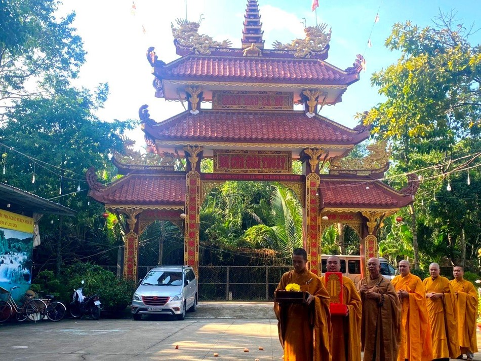 Ban Trị sự Phật giáo huyện Nhà Bè rước chư hương linh từ Nghĩa trang Nhơn Đức về an trí tại chùa Đức Phú Ban Trị sự Phật giáo huyện Nhà Bè rước chư hương linh từ Nghĩa trang Nhơn Đức về an trí tại chùa Đức Phú