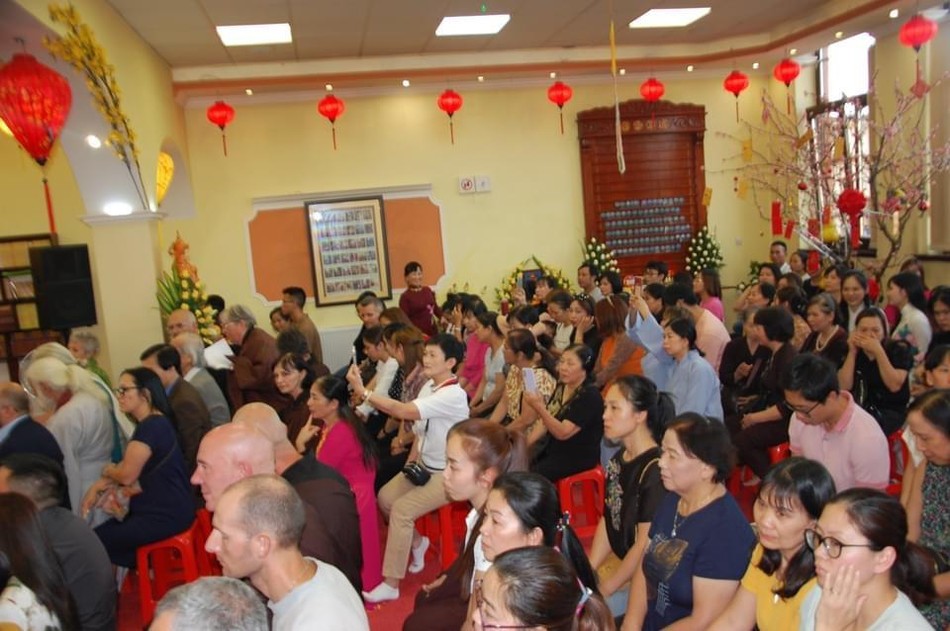 Phật tử tham dự Đại lễ Vu lan Phật tử tham dự Đại lễ Vu lan