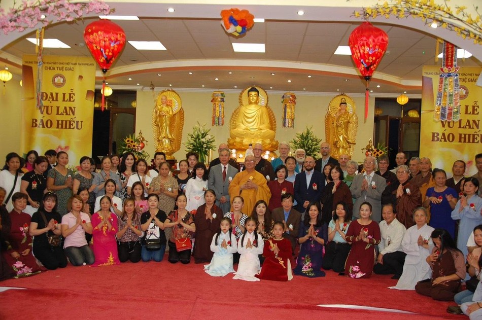 Đại lễ Vu lan - Báo hiếu là nét đẹp của cộng đồng Phật tử Việt Nam ở Thủ đô Budapest, Hungary Đại lễ Vu lan - Báo hiếu là nét đẹp của cộng đồng Phật tử Việt Nam ở Thủ đô Budapest, Hungary