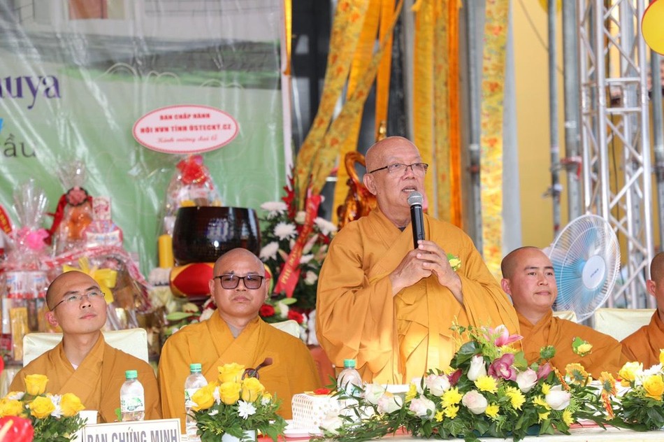 Hòa thượng Thích Thiện Bảo phát biểu tại buổi lễ Hòa thượng Thích Thiện Bảo phát biểu tại buổi lễ