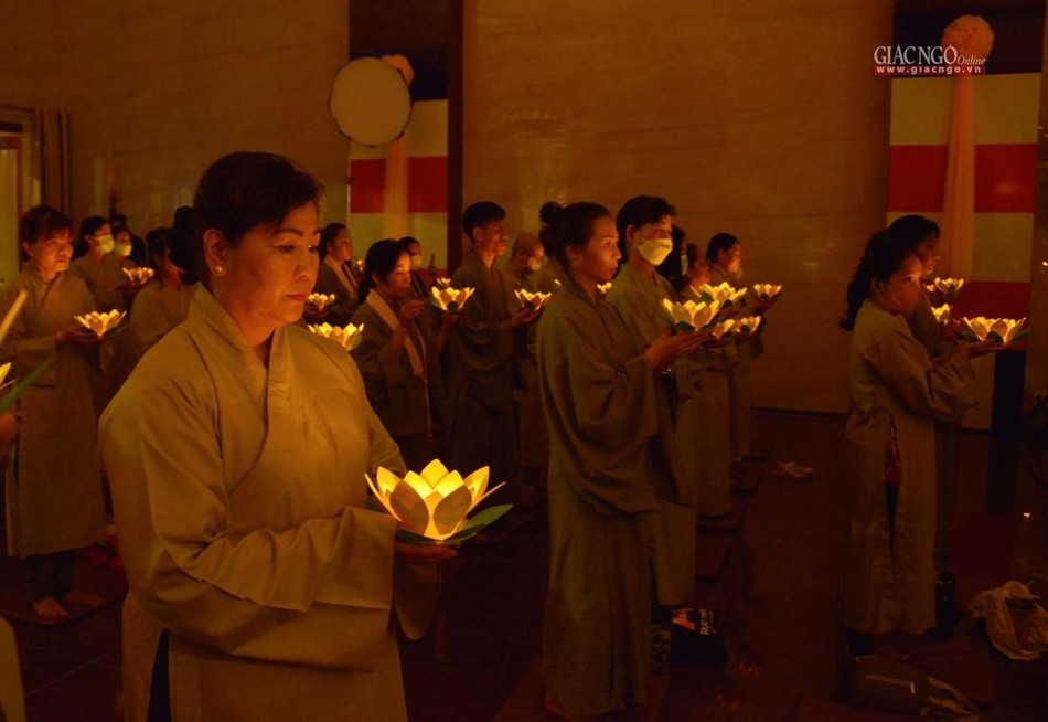 Phật tử tham dự với tinh thần tự nguyện tha thiết Phật tử tham dự với tinh thần tự nguyện tha thiết