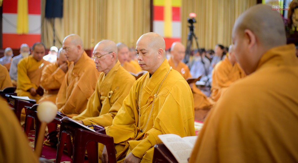 Chư tôn đức tham gia pháp hội trì tụng kinh Dược sư