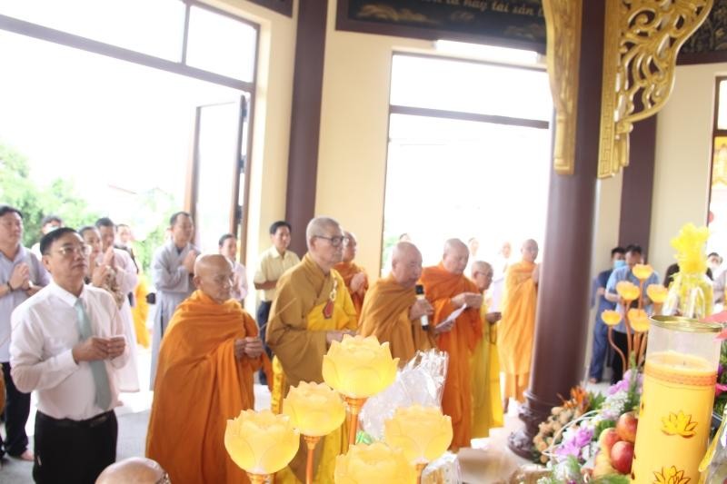 Chư tôn đức, đại diện chính quyền niêm hương Tam bảo Chư tôn đức, đại diện chính quyền niêm hương Tam bảo