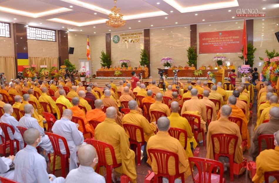 Quang cảnh buổi công bố quyết định nhân sự Ban Hoằng pháp, Văn hóa, Từ thiện - Xã hội